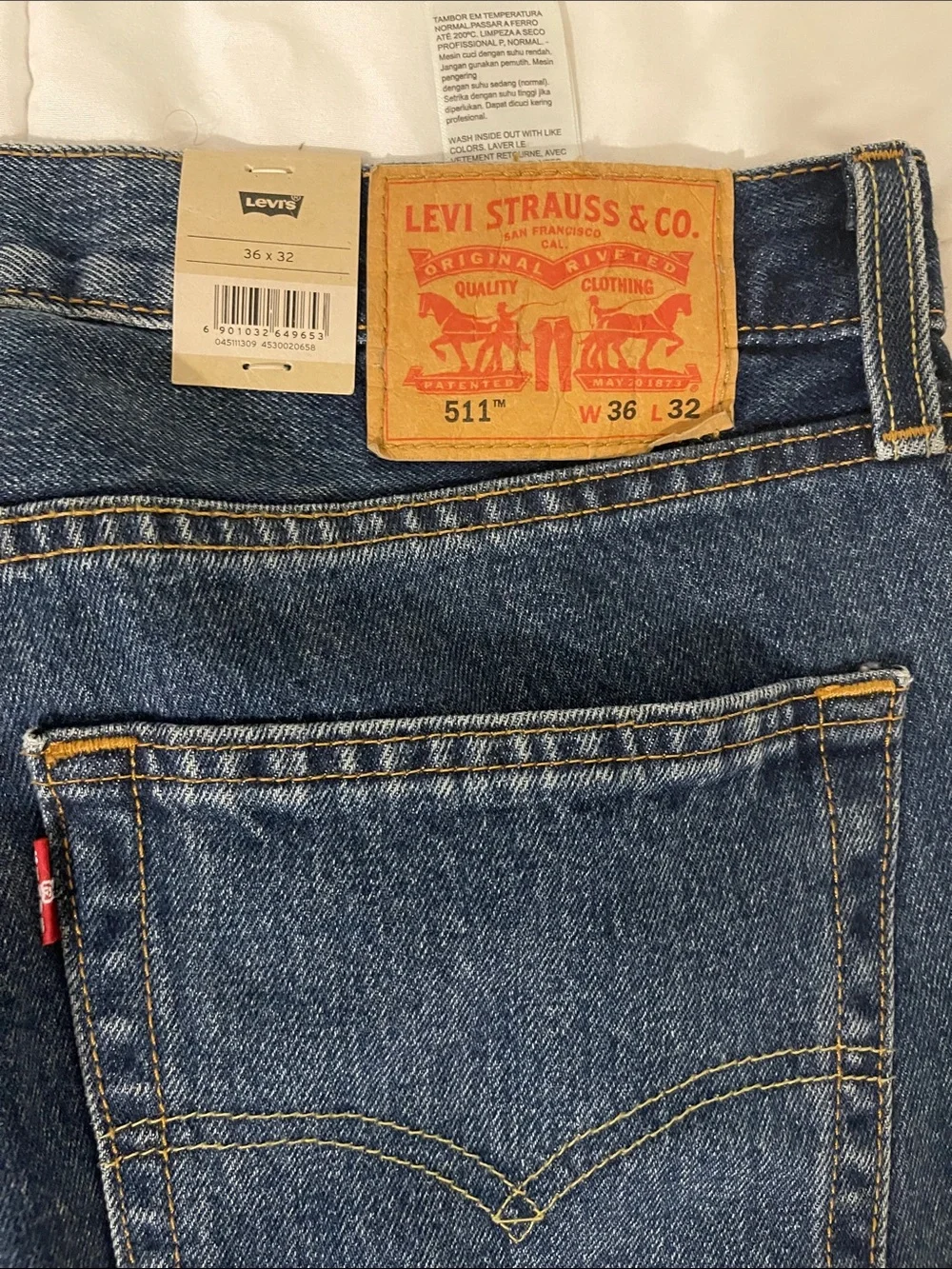Levi's Straight Men's Jeans in Dark Blue Denim